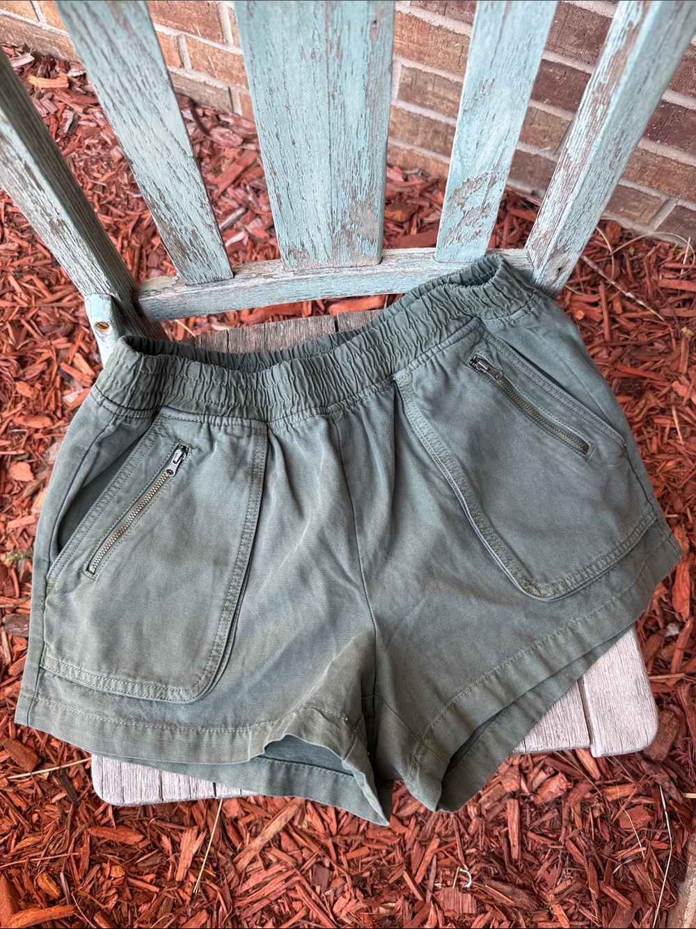 aerie Ladies M Olive Green Elastic-Waist Athletic Shorts with Zipper Pockets